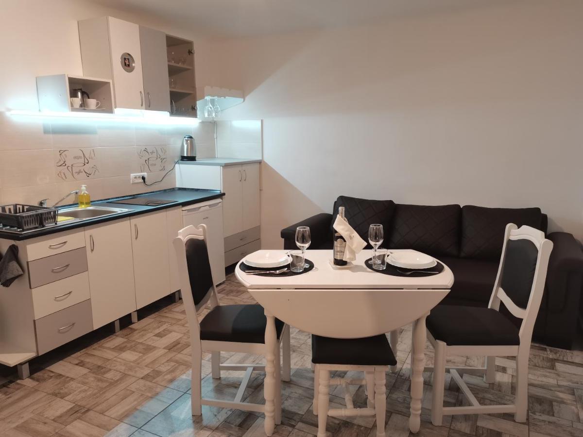 Carla'S Place Ap 2 Oradea Εξωτερικό φωτογραφία